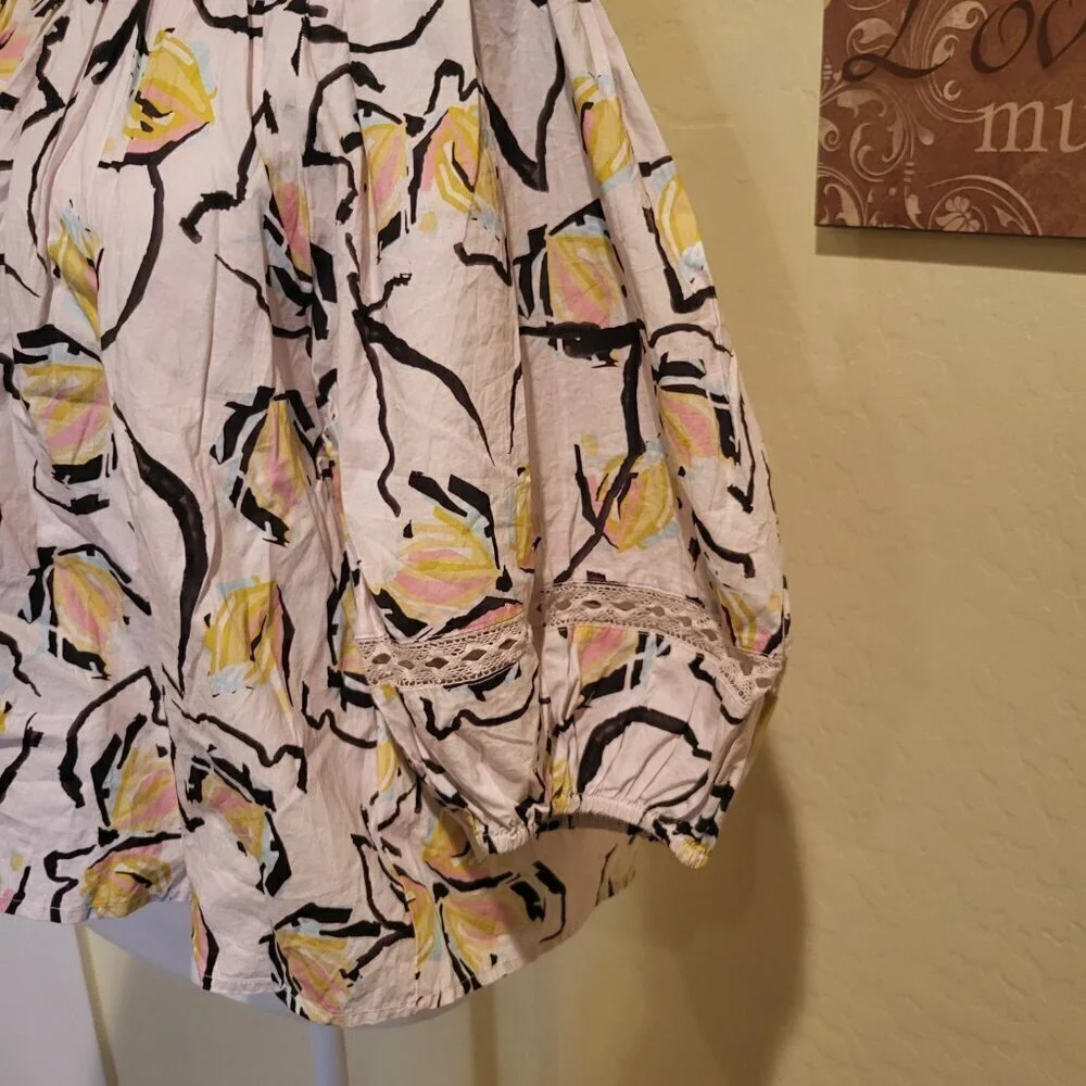 Velvet by Graham & Spencer Zoey Print top in Lilypad Print in Multi - Size M NWT